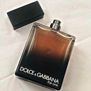 زجاجة عطر Dolce & Gabbana The One للرجال.